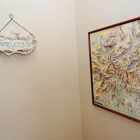 Sharp Edge Apartment *