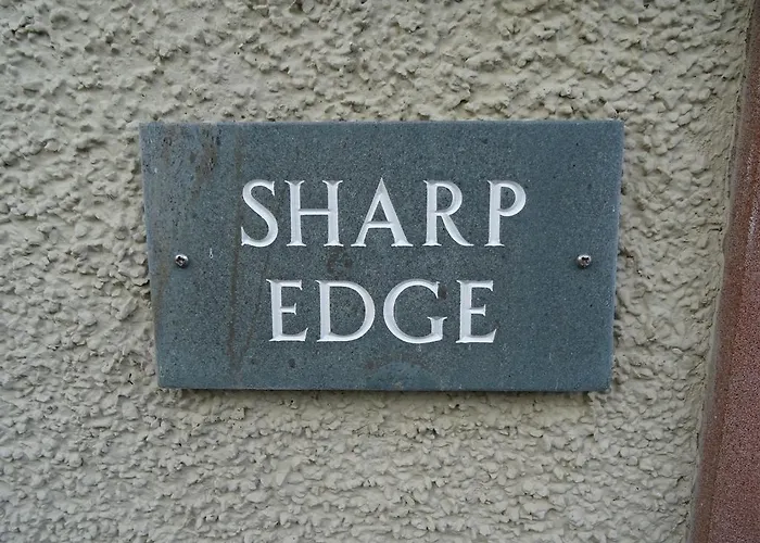 Sharp Edge بنريث